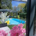 A L'oree Du Parc Bed & Breakfast